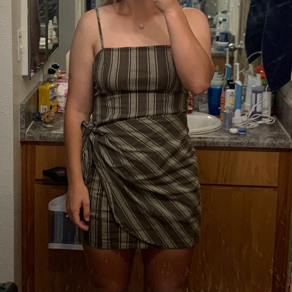 Dress - Picture 2 of 3